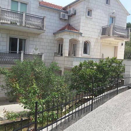 Apartments Nives Supetar Ngoại thất bức ảnh