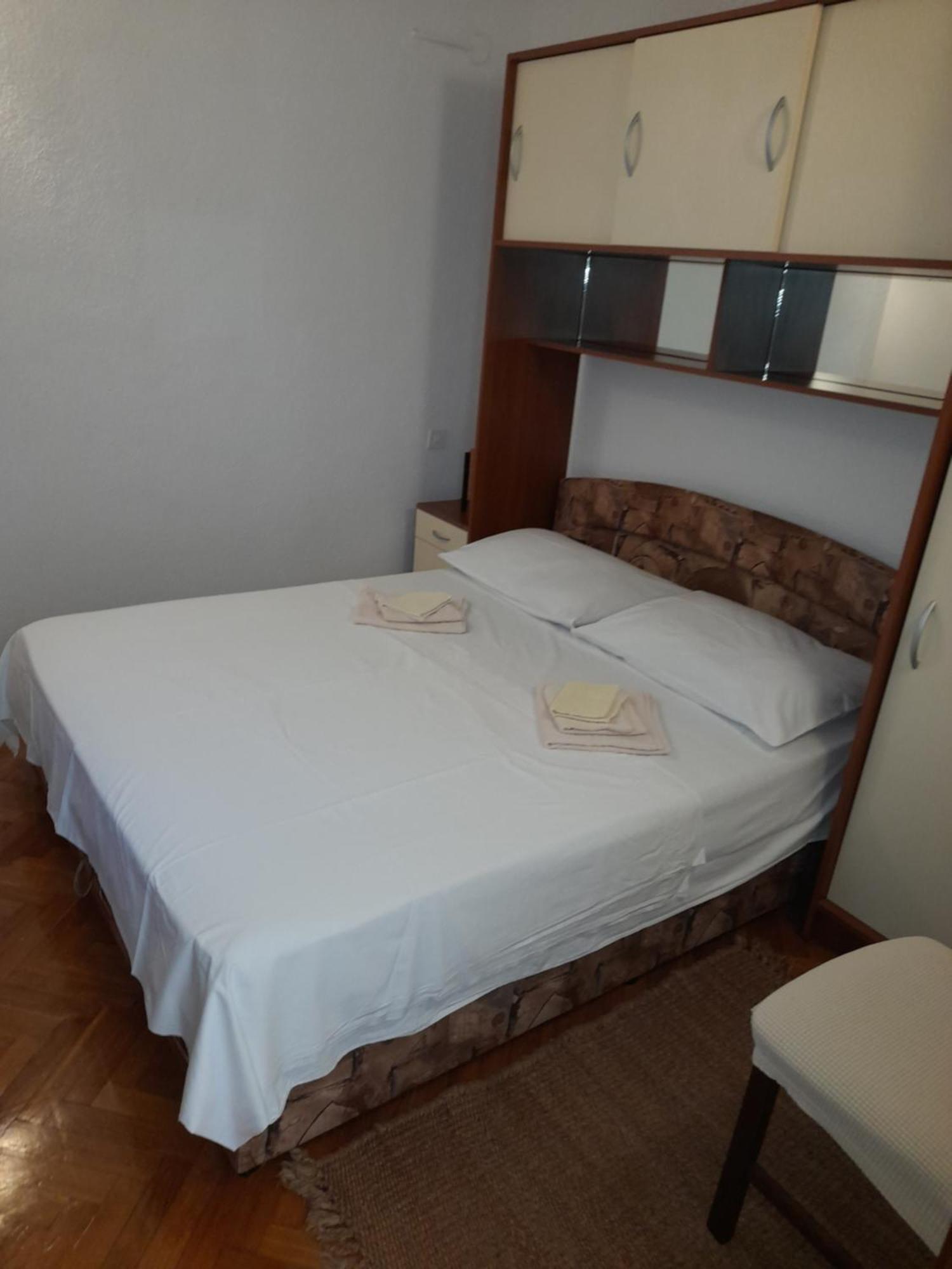 Apartments Nives Supetar Ngoại thất bức ảnh