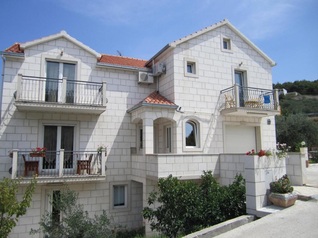 Apartments Nives Supetar Ngoại thất bức ảnh