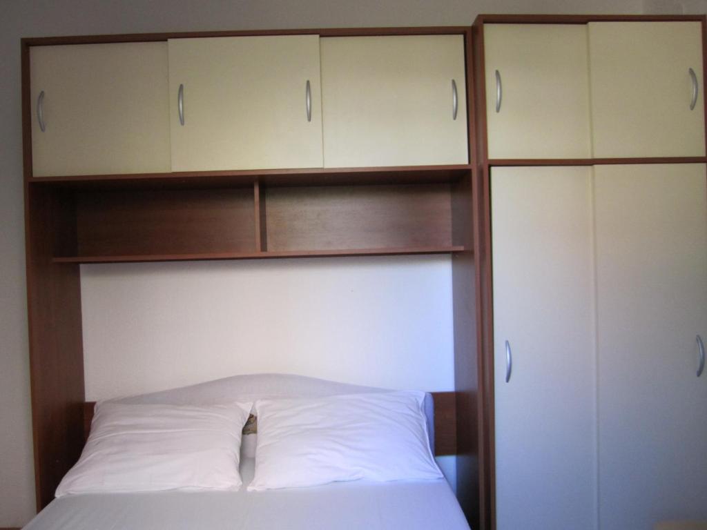 Apartments Nives Supetar Ngoại thất bức ảnh