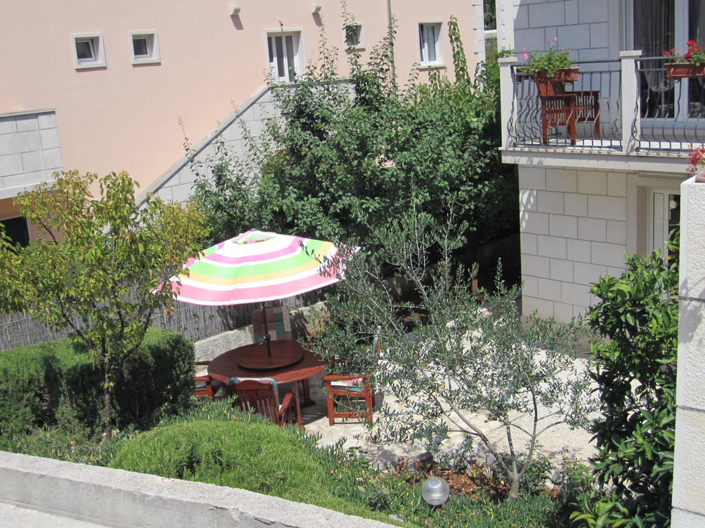 Apartments Nives Supetar Ngoại thất bức ảnh