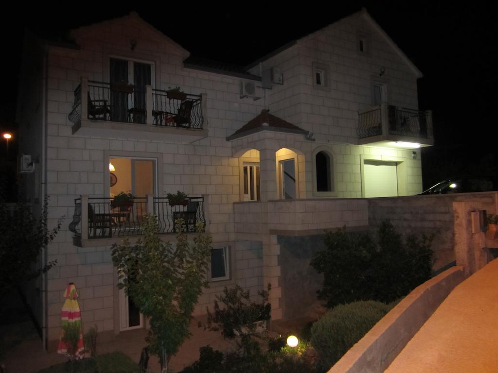 Apartments Nives Supetar Ngoại thất bức ảnh