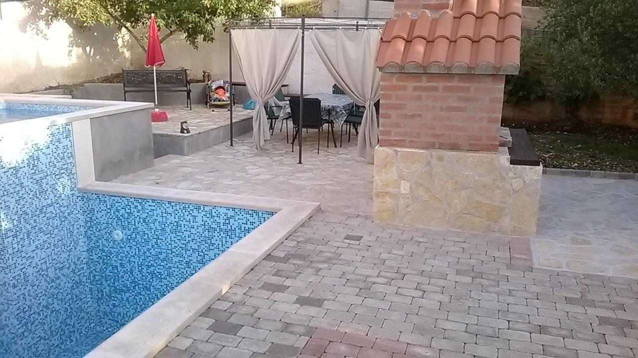 Apartments Nives Supetar Ngoại thất bức ảnh