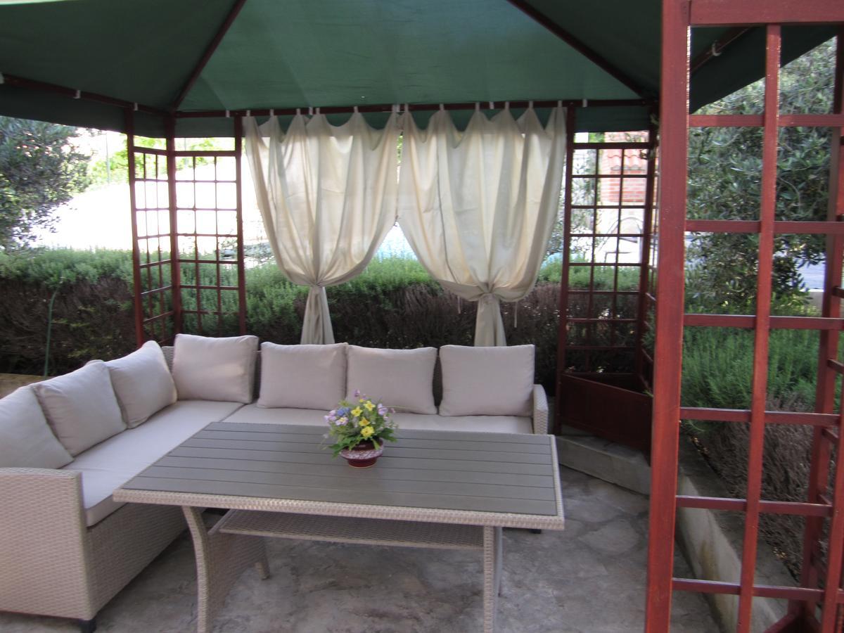 Apartments Nives Supetar Ngoại thất bức ảnh