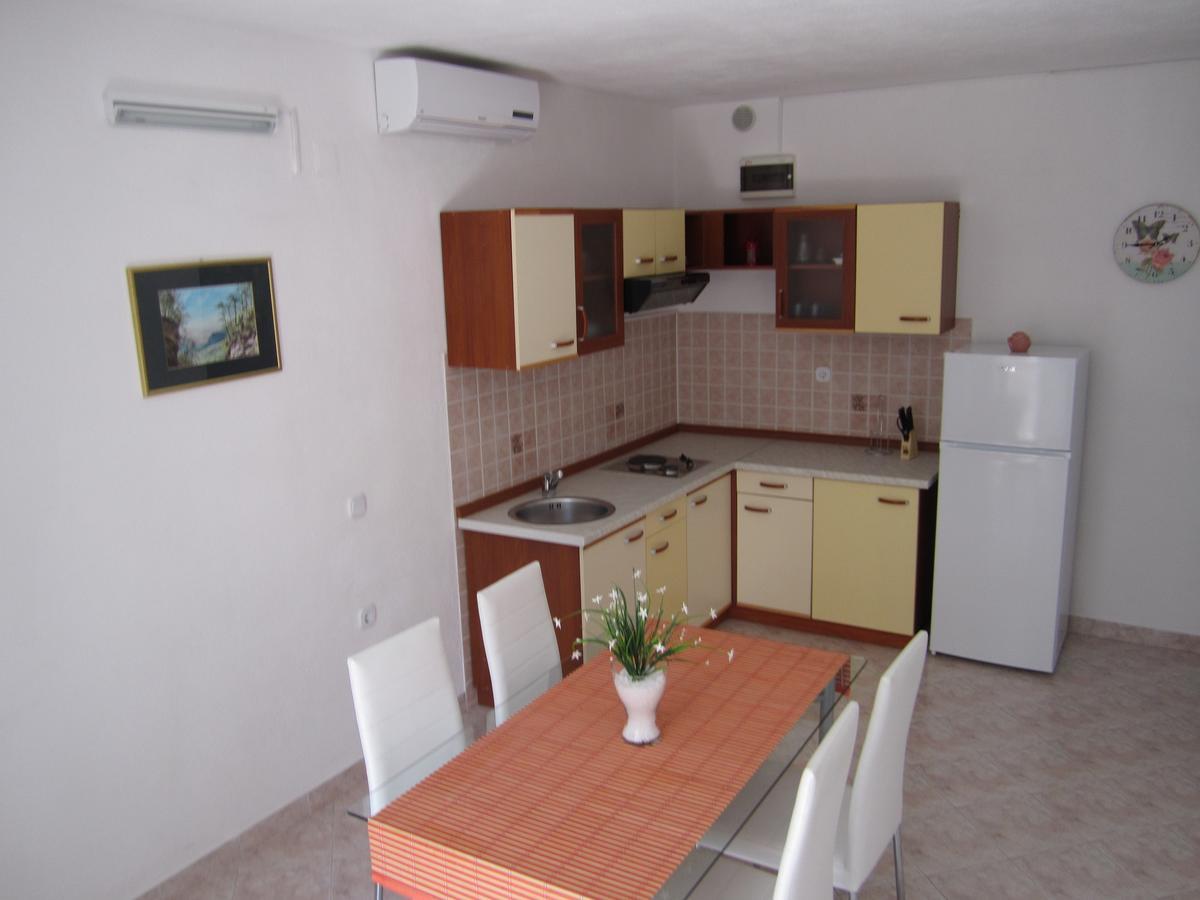 Apartments Nives Supetar Ngoại thất bức ảnh