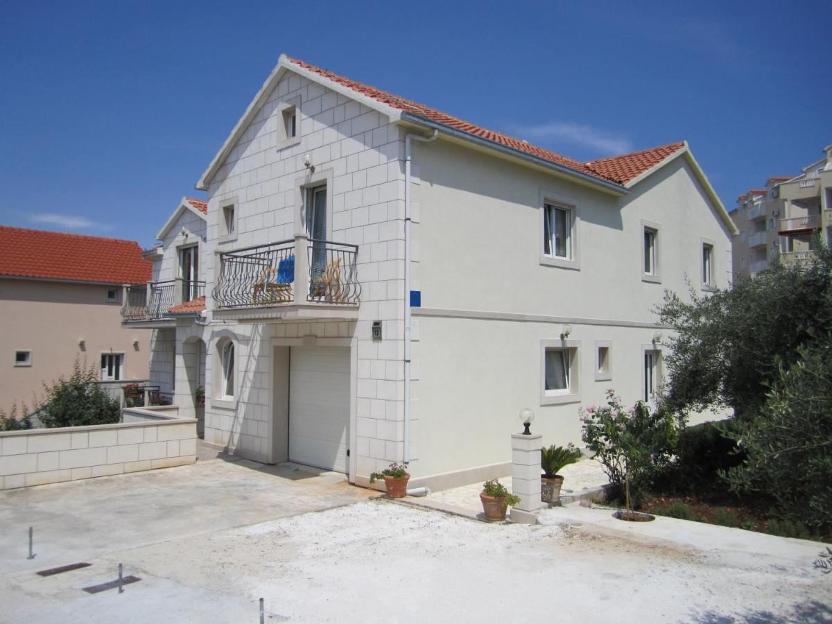 Apartments Nives Supetar Ngoại thất bức ảnh